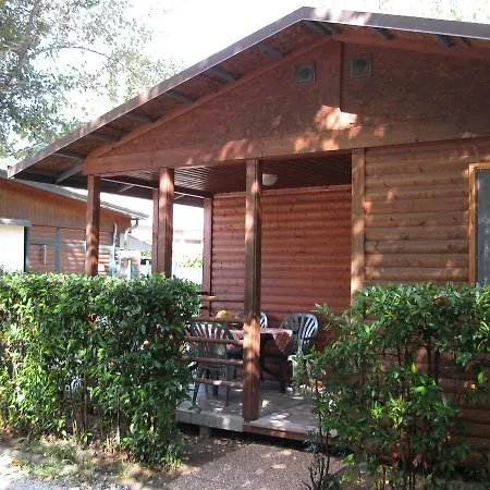 Camping La Pineta *